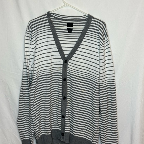Gray & White stripe sweater - Picture 3 of 6